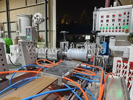 Машина для виготовлення огорож WPC