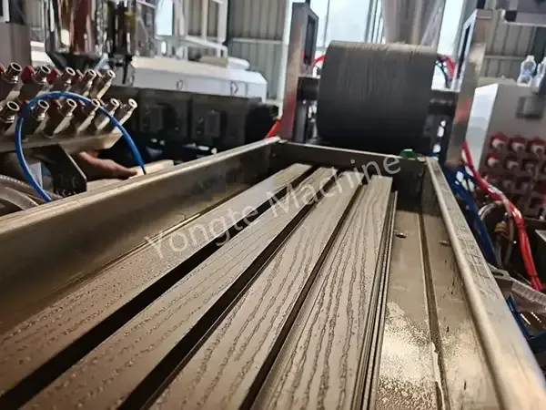 Yongte WPC Wall Cadding Machine успішно встановлено в Канаді